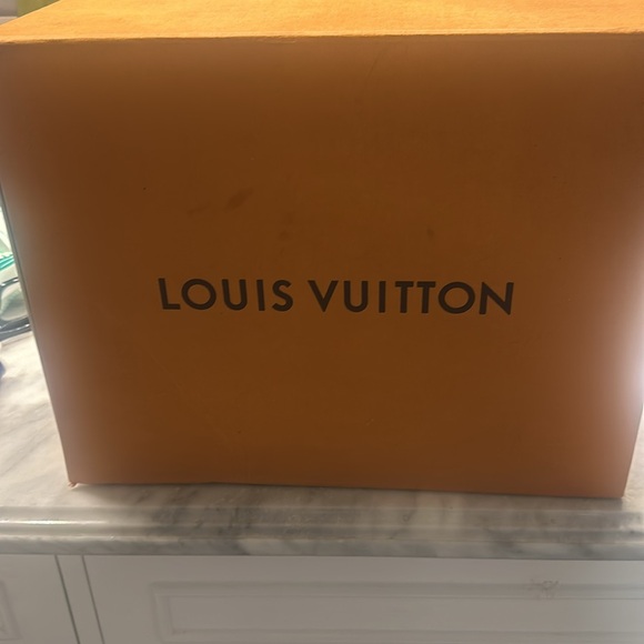 Men’s Louis Vuitton fuchsia trainers size 12. Gently used sneakers. - Picture 11 of 11